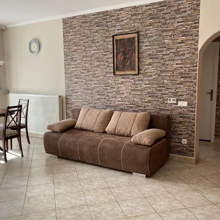 Kristaly Appartement *