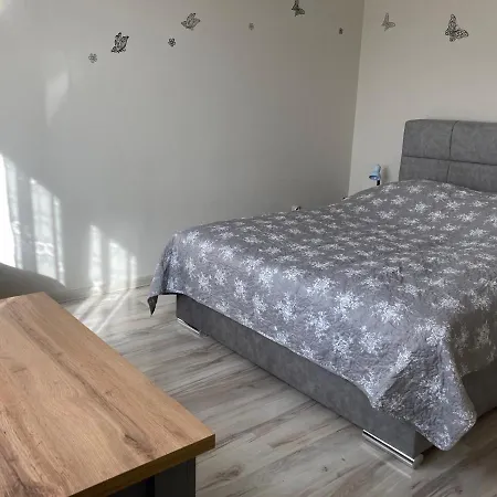 Kristaly Apartment