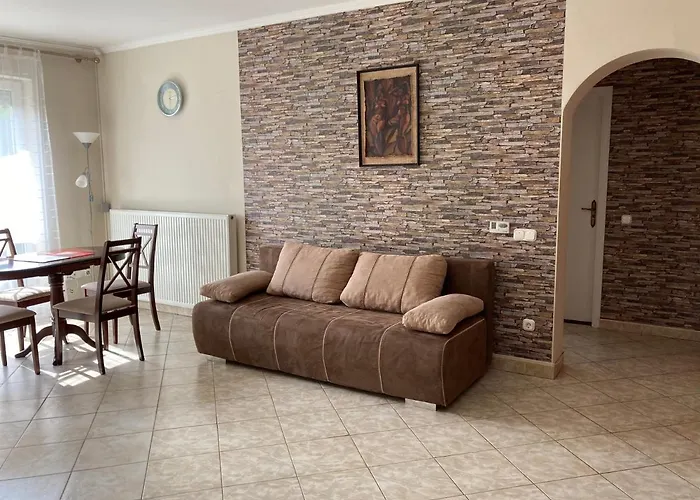 Kristaly Apartament *